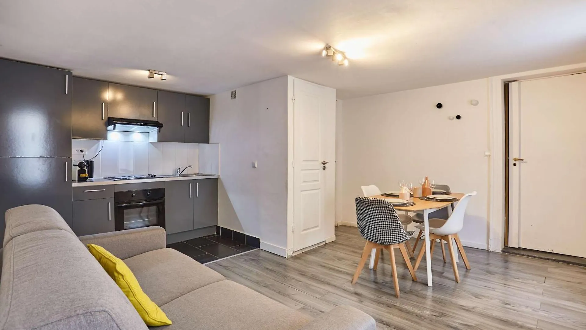 Apartment In The Heart Of Paris 4 People Fbmar3 France