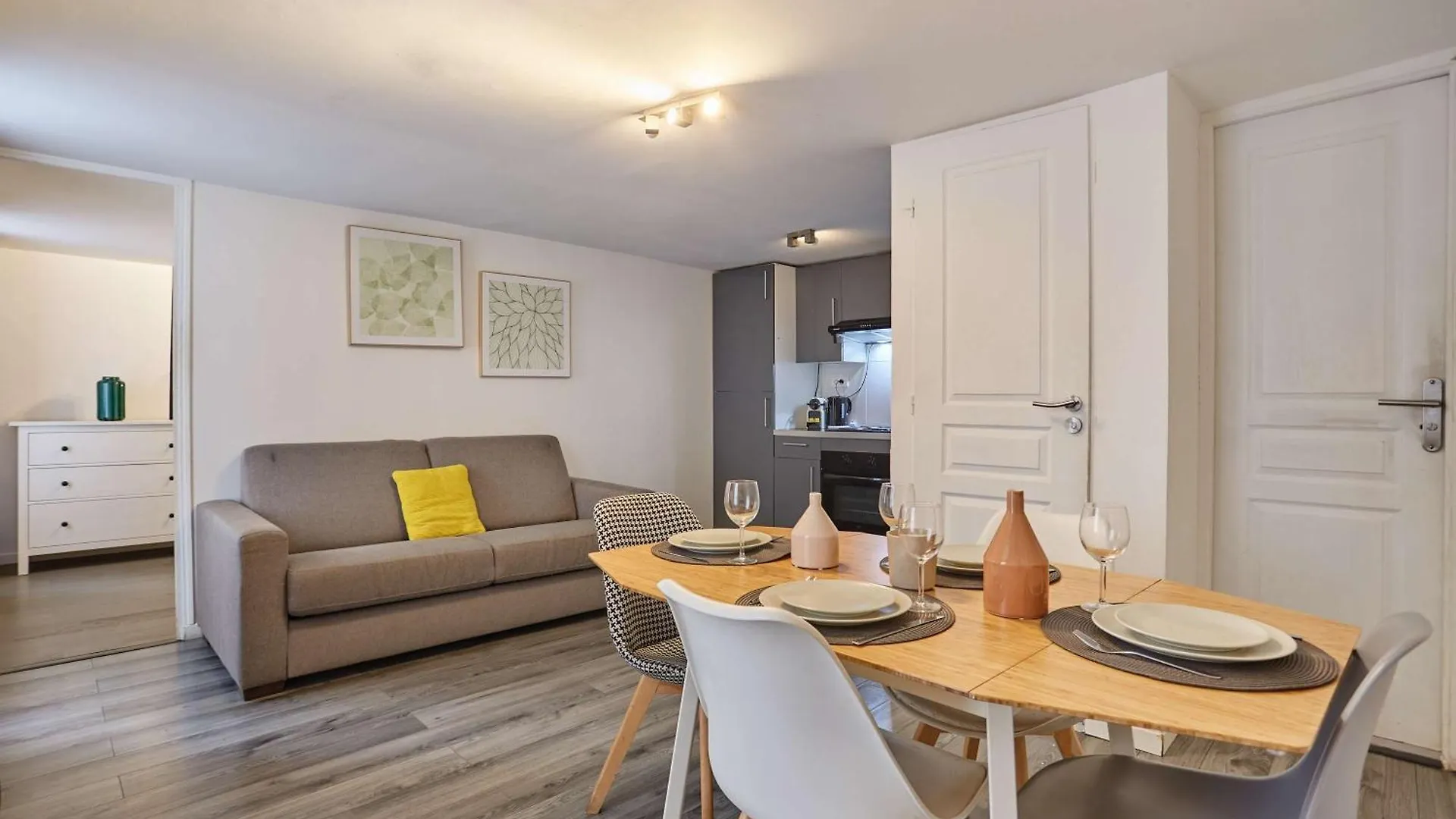 Apartment In The Heart Of Paris 4 People Fbmar3 location